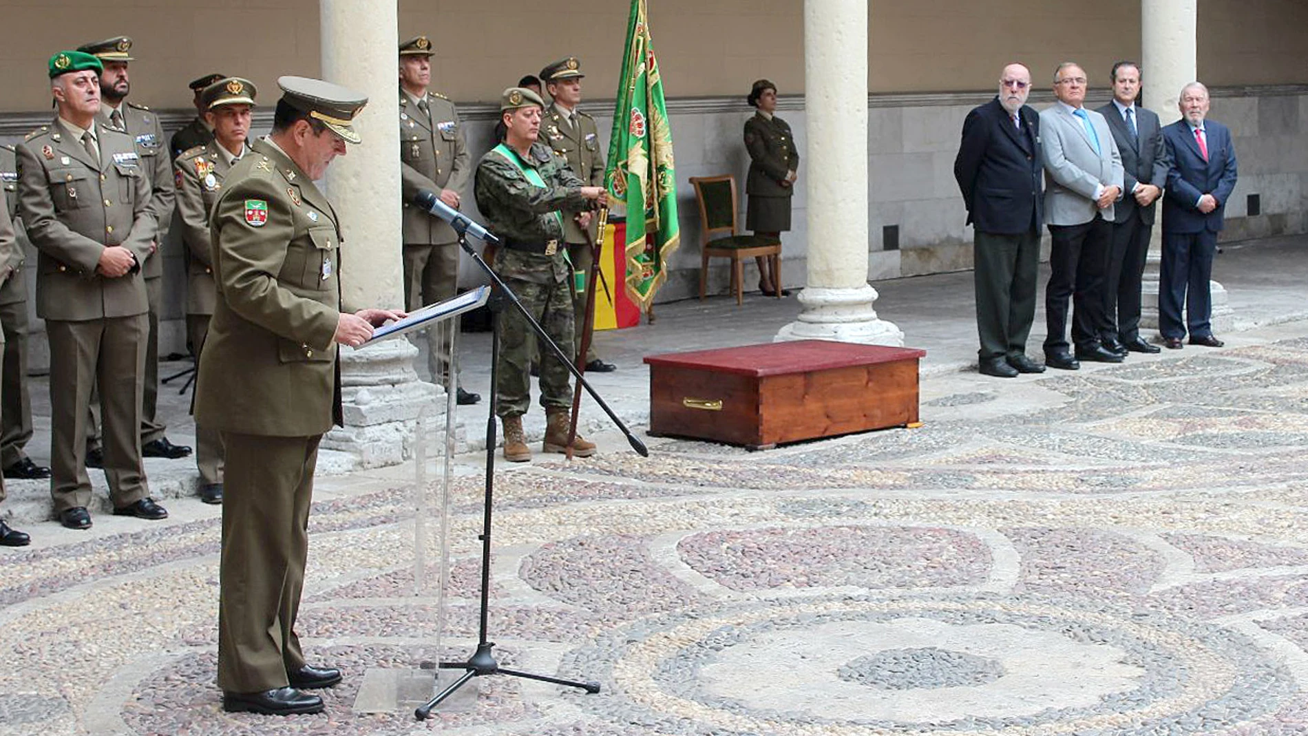 El general José Rivas preside el acto de reconocimiento a los cronistas de la ciudad
