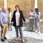 La presidenta de la Diputación de Palencia, Ángeles Armisén, visita el Castillo de Monzón de Campos