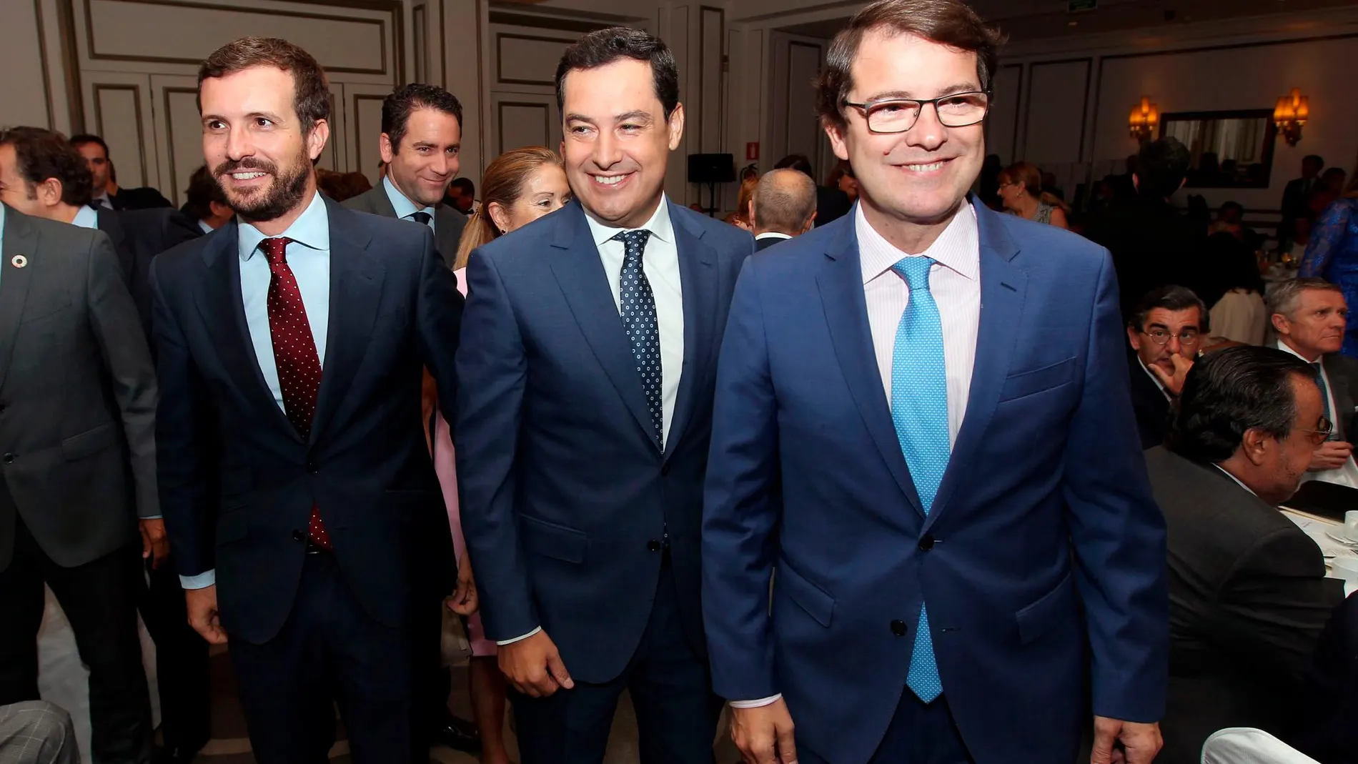 Fernández Mañueco junto a Pablo Casado y Juan Manuel Moreno Morilla en Madrid