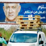 Cartel electoral con el rostro del candidato Benny Gantz en la ciudad árabe de Baqa al Gharbiyye en el norte de Israel / Ap