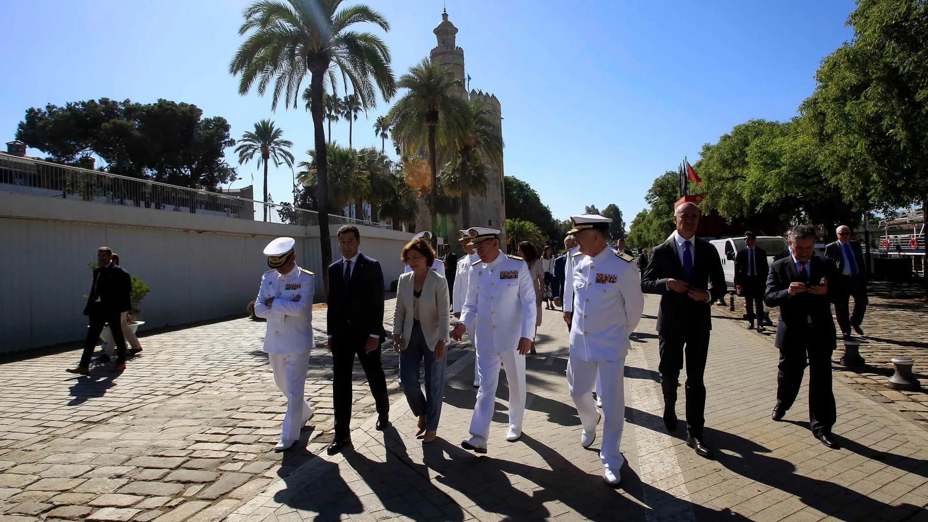 Un desfile de la Armada y el izado de la bandera en la Torre del Oro abrió la efeméride /Foto: Manuel Olmedo