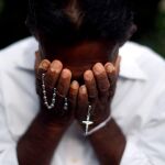 Una mujer cristiana llora los hechos ocurridos en Sri Lanka