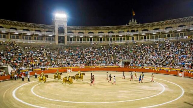 El Coliseo Balear celebra esta noche su 90 aniversario con una corrida monstruo / Alberto R. Roldán