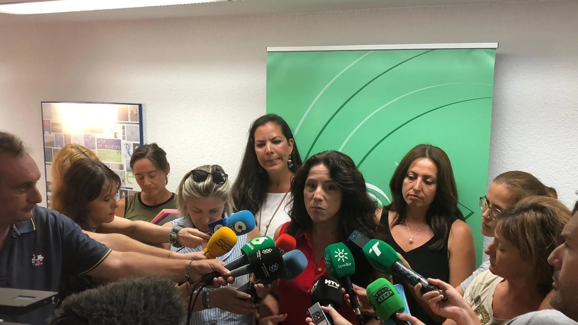 Una imagen de archivo de Rocío Ruiz ante los medios en Huelva / EP