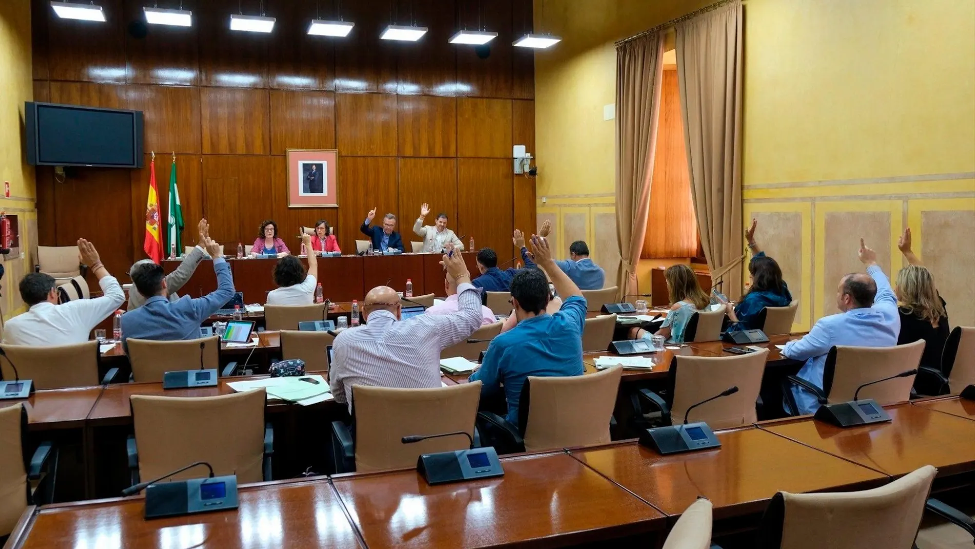 Comisión de Hacienda celebrada ayer en el Parlamento andaluz / Foto: EP