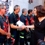 La presidenta de la Comunidad de Madrid, Isabel Díaz Ayuso, saluda a varios mandos de los Bomberos de la Comunidad en el colegio de La Salle dentro de los actos programados en honor de la Virgen de la Paloma, patrona de los bomberos.