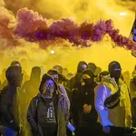 Grupos independentistas radicales se manifestaron con bengalas el pasado 1-O en Gerona con motivo del aniversario del referéndum ilegal