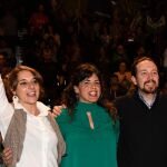 «Antes me corto las manos que hacer desaparecer Podemos», llégo a asegurar Teresa Rodríguez, en la imagen junto a Noelia Vera y Pablo Iglesias durante un mitin electoral / Foto: KE-Imagen