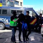 Imagen de una de las detenciones de la operación