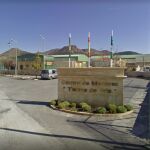 Entrada del centro público de Almería donde se produjo la muerte / EP