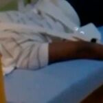 Imagen del vídeo grabado en 2015, en el que se ve a un menor atado a la cama en el centro de menores Tierras de Oria