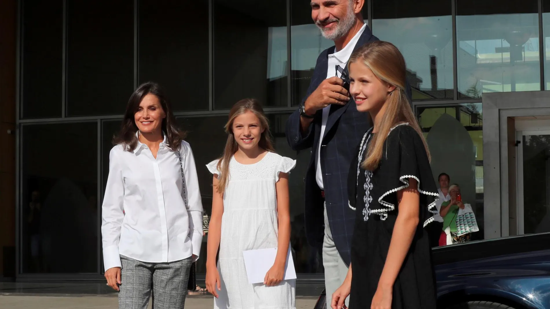 Los Reyes junto a sus hijas, la Princesa Leonor y la Infanta Sofía/Efe