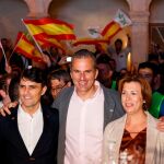 Ortega-Smith junto al os candidatos al senado y al Congreso, Esther Núñez y Rodrigo Jiménez, en Segovia