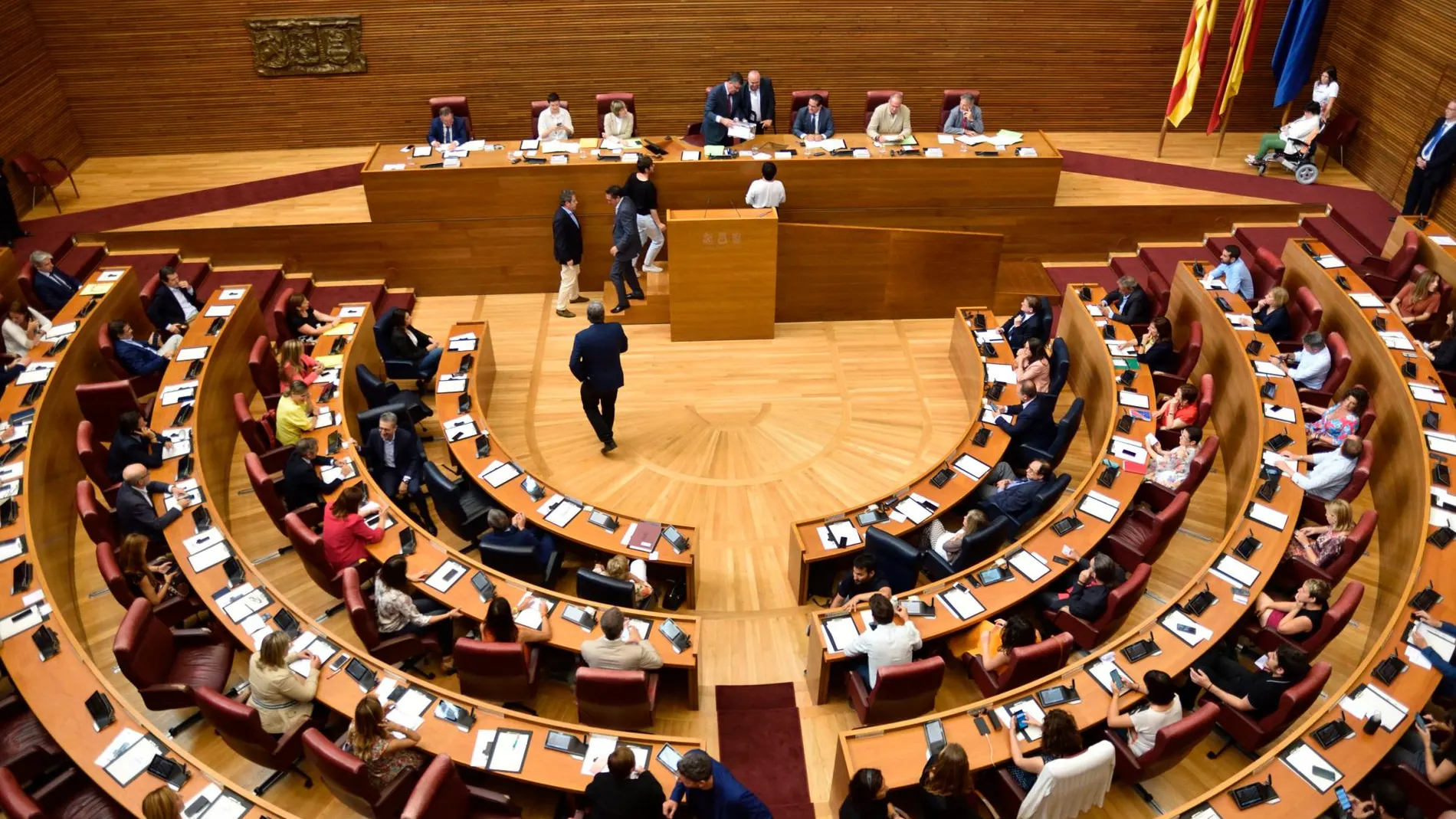 Les Corts dieron por cerrado el periodo parlamentario tras el pleno de designación de senadores celebrado ayer