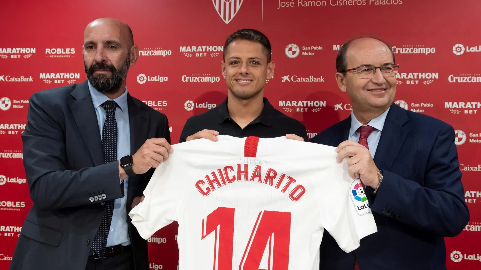 El mexicano Chicharito, nuevo jugador del Sevilla hasta junio de 2022