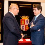 Fernández Mañueco y Francisco Igea conversan animadamente en un encuentro reciente