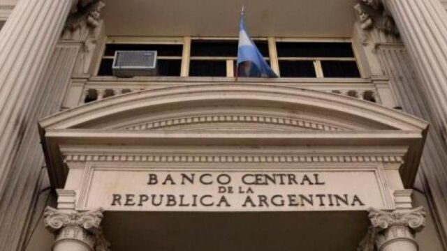 El gobierno Argentino impone un cepo al dólar para evitar la fuga de capitales