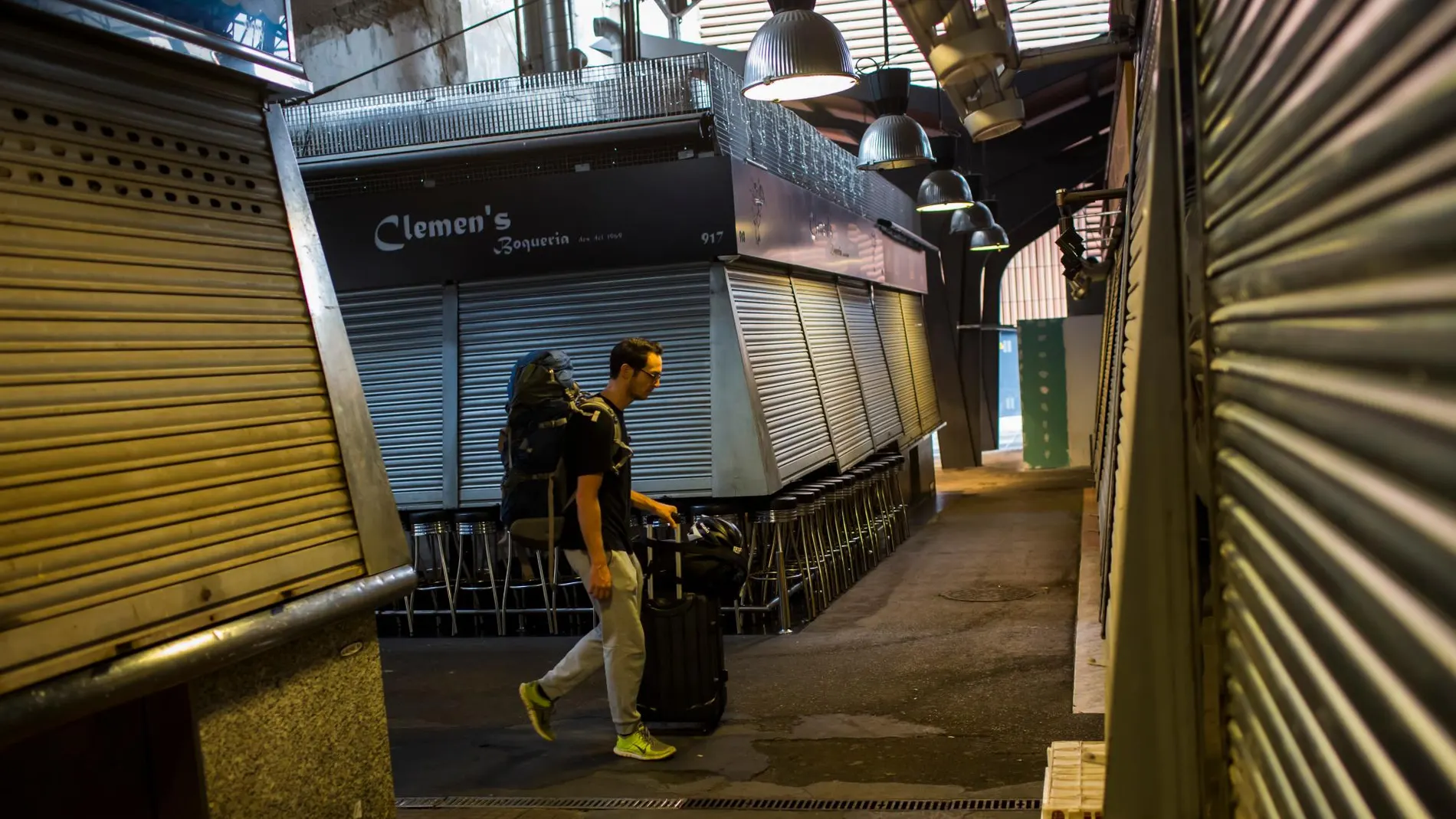 Puestos cerrados en un mercado barcelonés