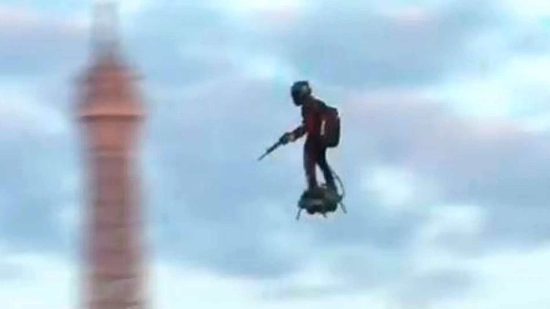 El "flyboard"sobrevoló los Campos Elíseos