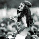 La mujer de la imagen de Woodstock no fue la única en «olvidar» el sujetador. Una prueba de la estrecha relación entre moda y sexo