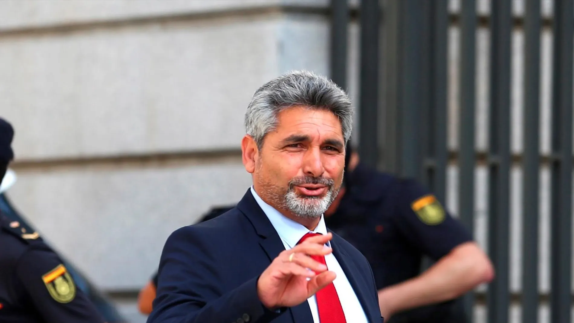 Cortés, que no repetirá como candidato, a las puertas del Congreso de los Diputados / EFE