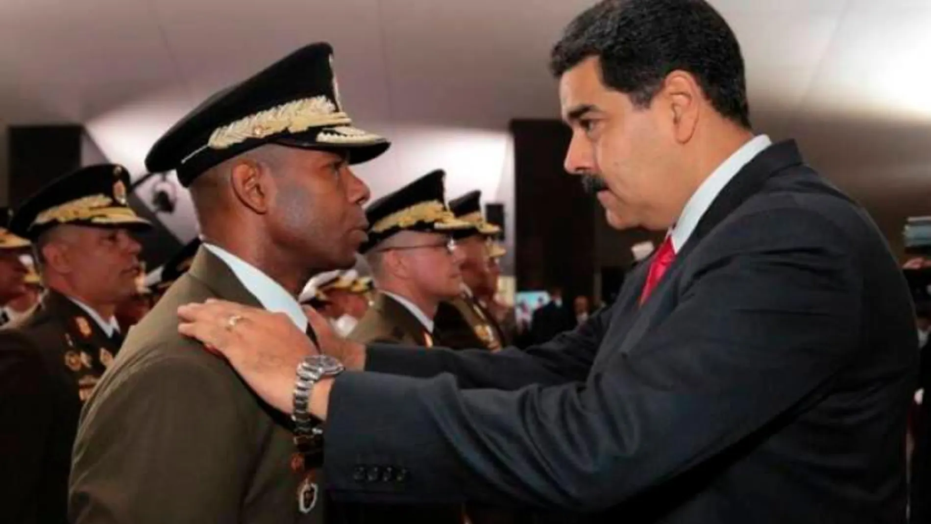 Maduro saluda a Manuel Ricardo Cristopher Figuera, ex director del Sebin