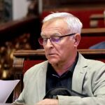 El alcalde de Valencia, el pasado jueves al inicio del pleno extraordinario sobre la estafa de cuatro millones de euros que ha sufrido la EMT