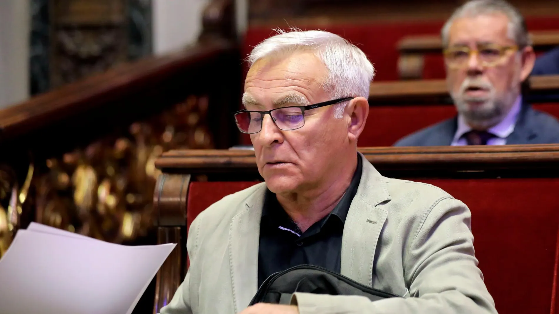 El alcalde de Valencia, el pasado jueves al inicio del pleno extraordinario sobre la estafa de cuatro millones de euros que ha sufrido la EMT