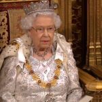 La reina Isabel II de Gran Bretaña pronunciando un discurso en la Cámara de los Lores/Efe