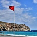 La bandera roja ondeaba por la mañana en la playa de Galúa, según informó Protección Civil. La Razón
