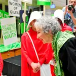  Margaret Atwood: Esperemos que el mundo de Gilead sea solo una distopía»