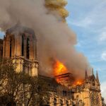Imagen del incendio de Notre Dame/AP