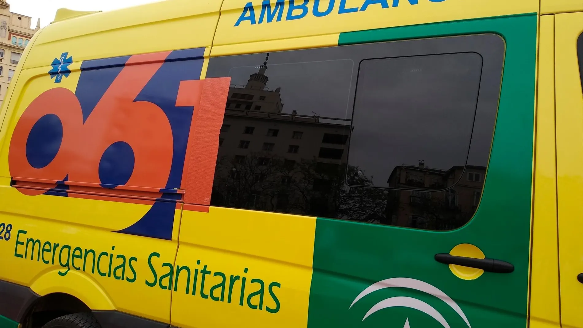 Sobre las 10:30 horas de este lunes se recibió un aviso informando de que un niño había caído de una segunda planta de un bloque de la calle Martínez Barrionuevo de Málaga / Foto: EP