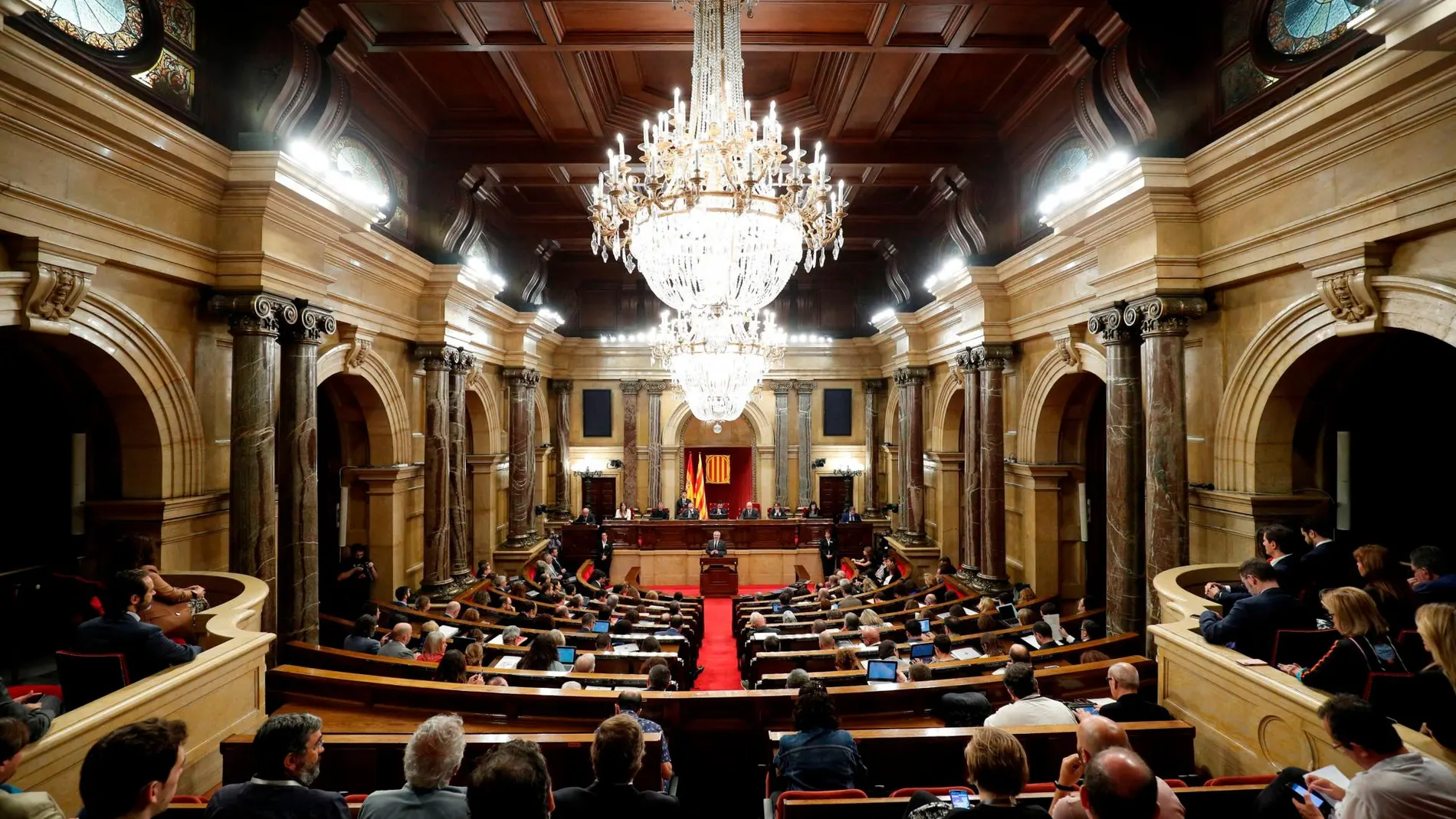 El Parlament debate hoy la cuarta moción de censura de la Historia.