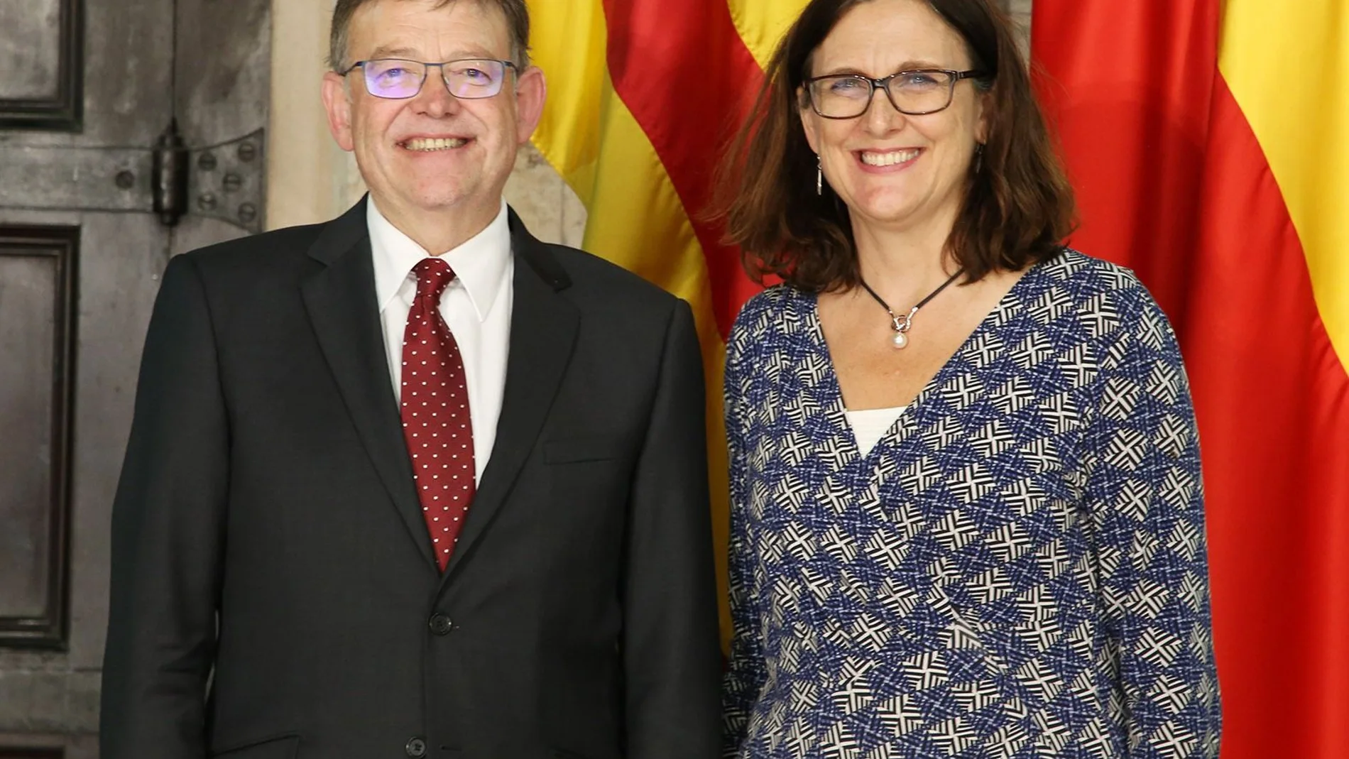 El presidente de la Generalitat junto a la comisaria de Comercio Internacional