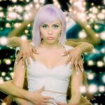 La actriz y cantante Miley Cyrus protagoniza el episodio «Rachel, Jack and Ashley Too»