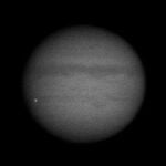 Imagen del impacto que destaca con un brillo blanco