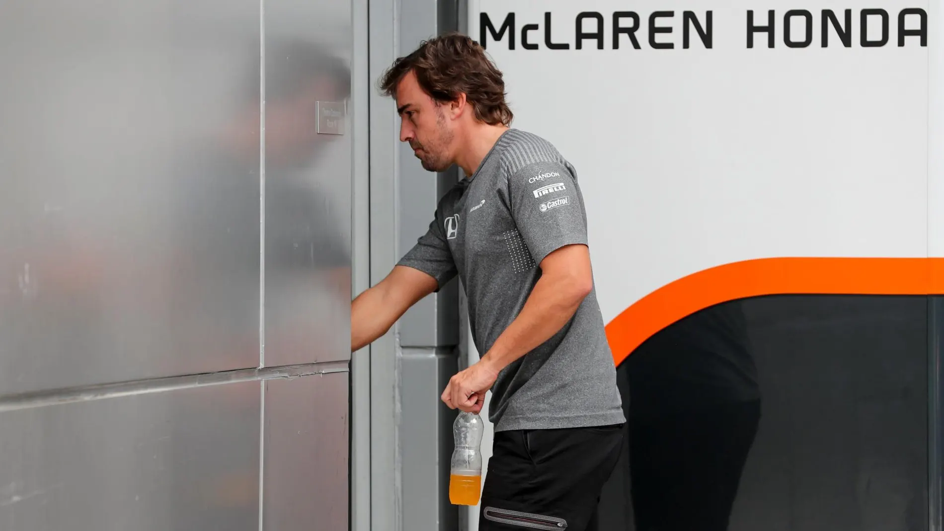Honda se la devuelve a Fernando Alonso