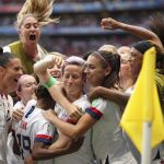 Megan Rapinoe celebra el primer gol de Estados Unidos