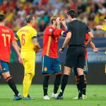 Ramos explica al árbitro su gesto