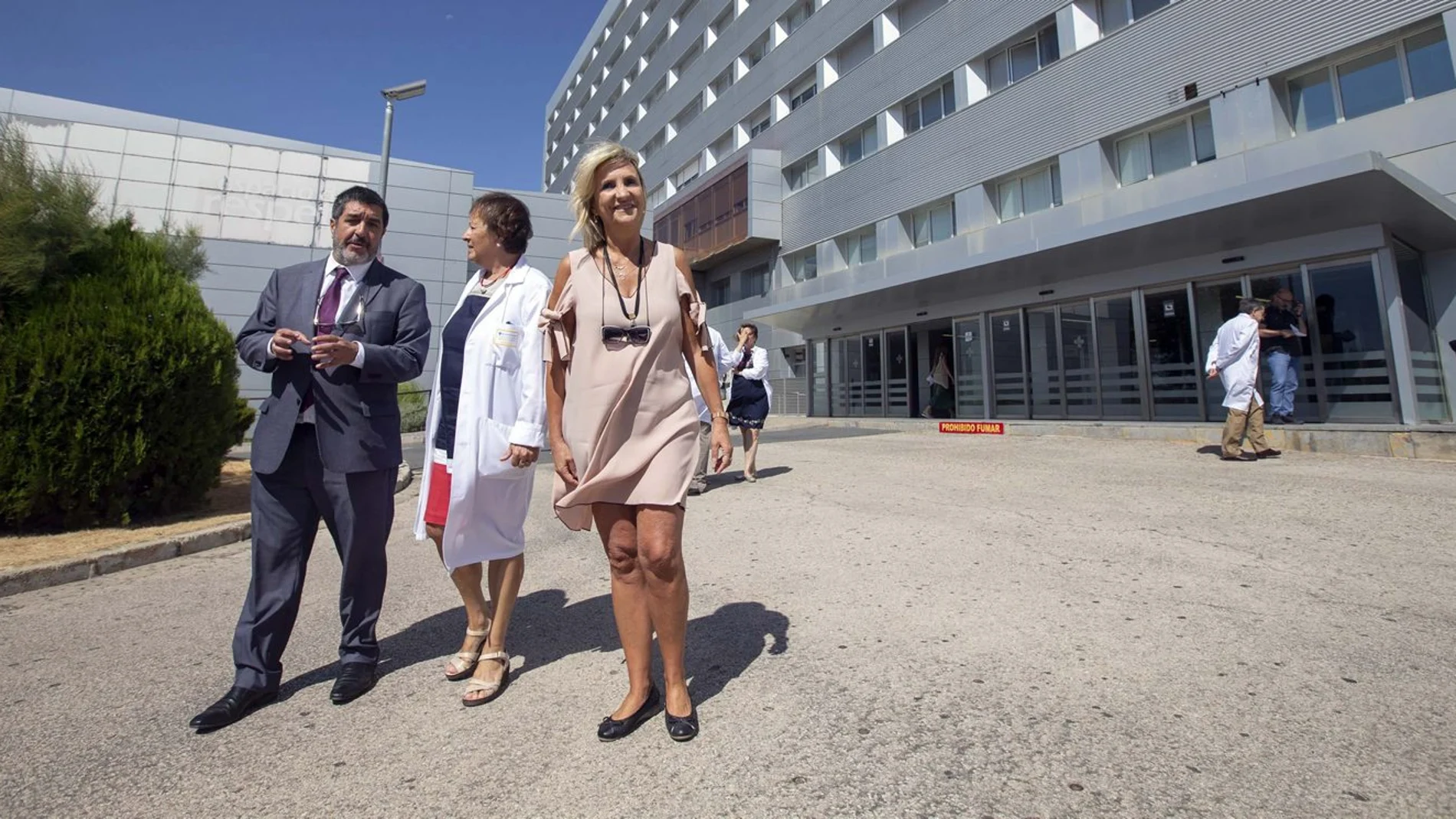 La consejera de Sanidad, Verónica Casado, visita el Hospital Nuestra Señora de Sonsoles, donde mantiene varias reuniones con representantes del sistema y servicio sanitario