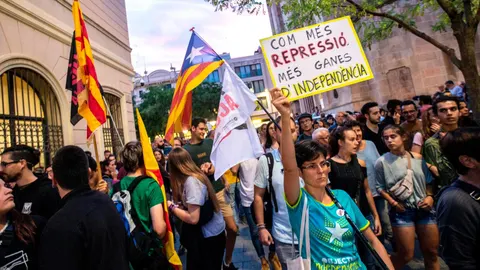 JxCat, Esquerra, la CUP y los «comunes» criticaron la operación policial y dicen que es un intento de «criminalizar» al soberanismo.