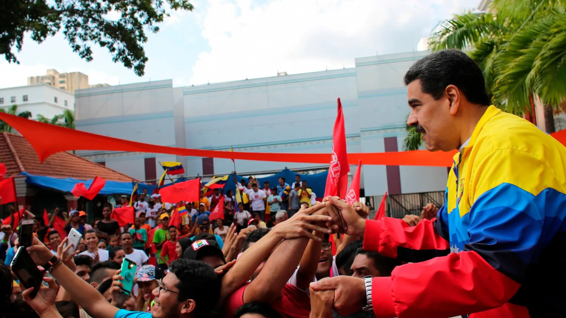 El presidente de Venezuela, Nicolás Maduro, asistiendo a un mitin en Caracas