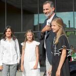 Don Felipe y Doña Letizia con las Infantas Leonor y Sofía