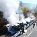 Accidente entre un camión y un turismo en la autovía A-6 a la altura de Ponferrada