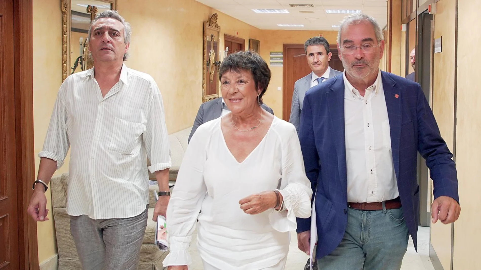 La delegada del Gobierno en Castilla y León, Mercedes Martín Juárez, presenta a los sindicatos CC OO y UGT los resultados en la Comunidad autónoma del Plan Director por un Trabajo Digno que entró en vigor hace un año