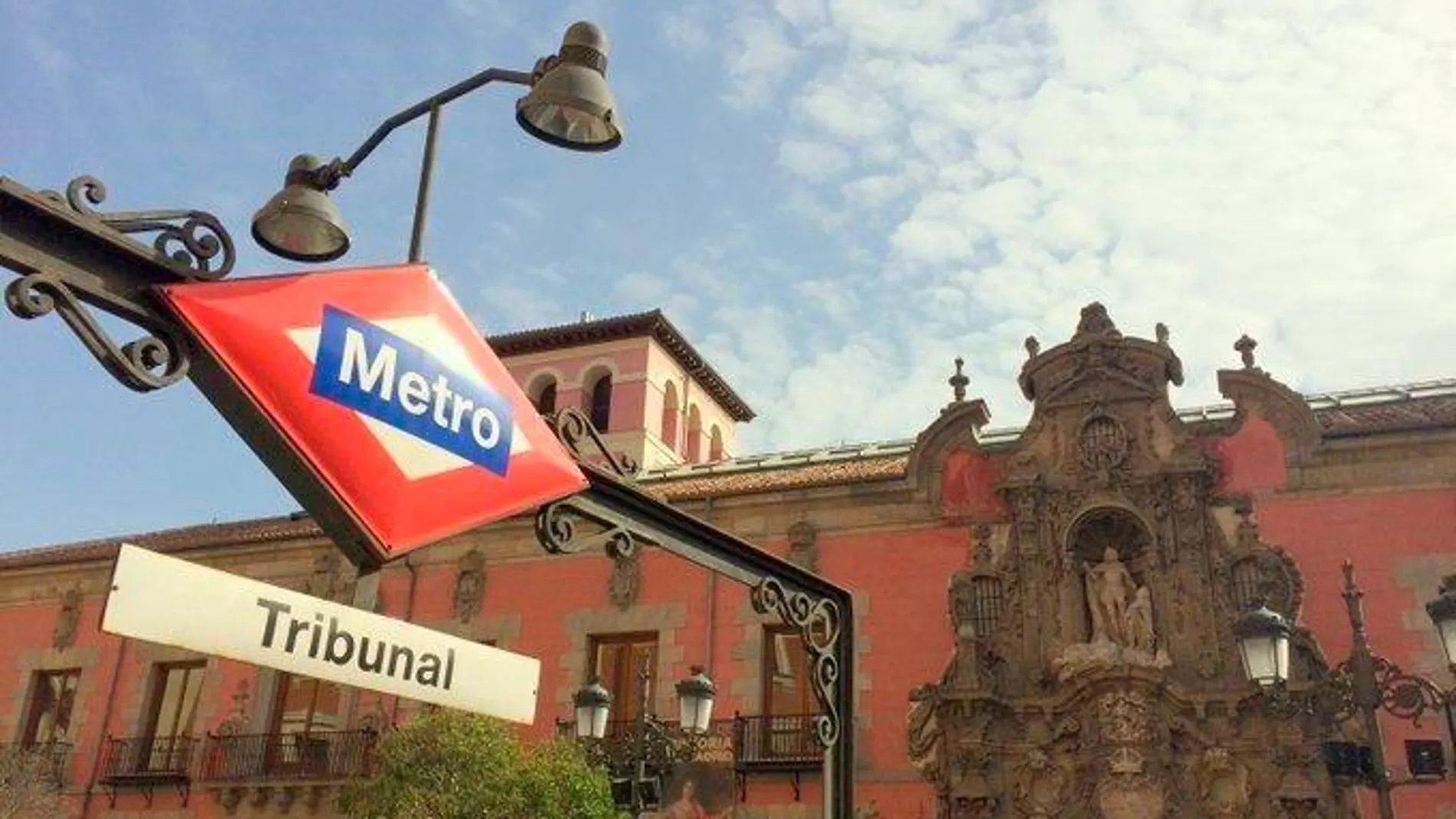 Imagen de la parada de Tribunal en la línea 10 de Metro de Madrid