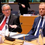 Los presidente de la Comisión Europea, Jean-Claude Juncker, y del Consejo de Europa, Donald Tusk, durante una cumbre hoy en Bruselas.