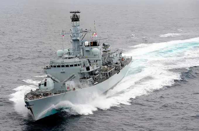 Barcos iraníes intentan interceptar un petrolero británico en el estrecho de Ormuz