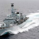 la fragata “HMS Montrose” se interpuso entre el petrolero y las barcazas iraníes y las obligó a retirarse